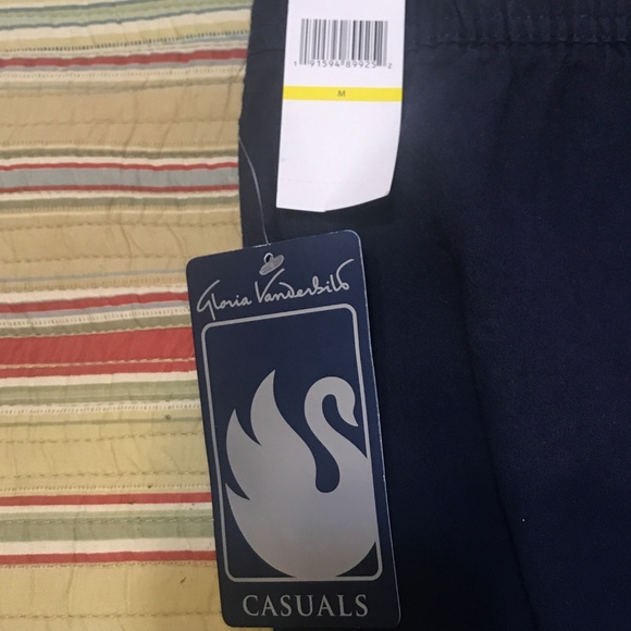 ⭐️3/$10 Gloria Vanderbilt Casuals - Picture 3 of 3